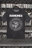 PLAYERA MINERAL WASH RAMONES